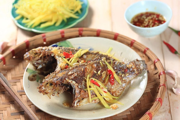 cá rô chiên giòn