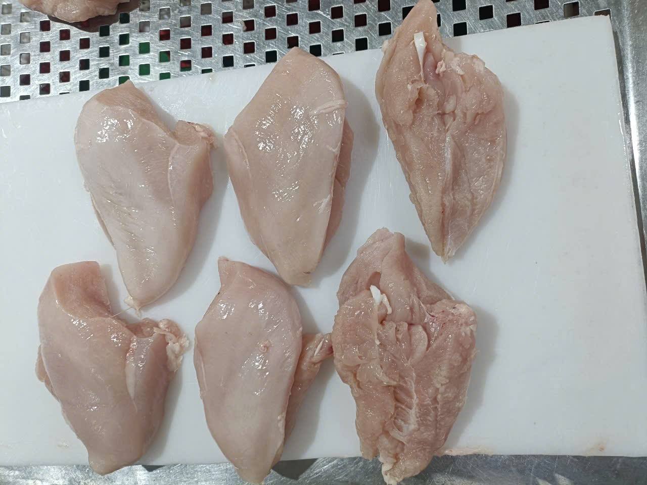 ức gà fillet tươi không da không xương tại VIFOOD