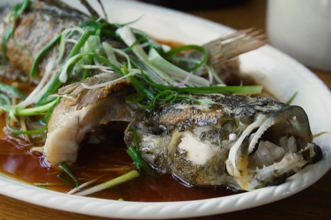 cá bống tượng hấp gừng