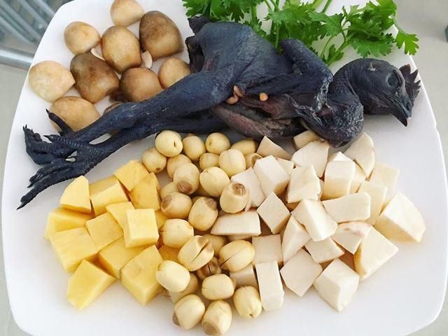 gà ác hầm hạt sen