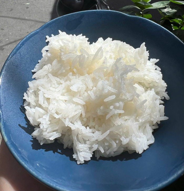 bữa cơm dùng gạo thơm thái