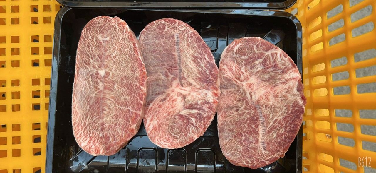 lõi vai bò aukobe cắt steak